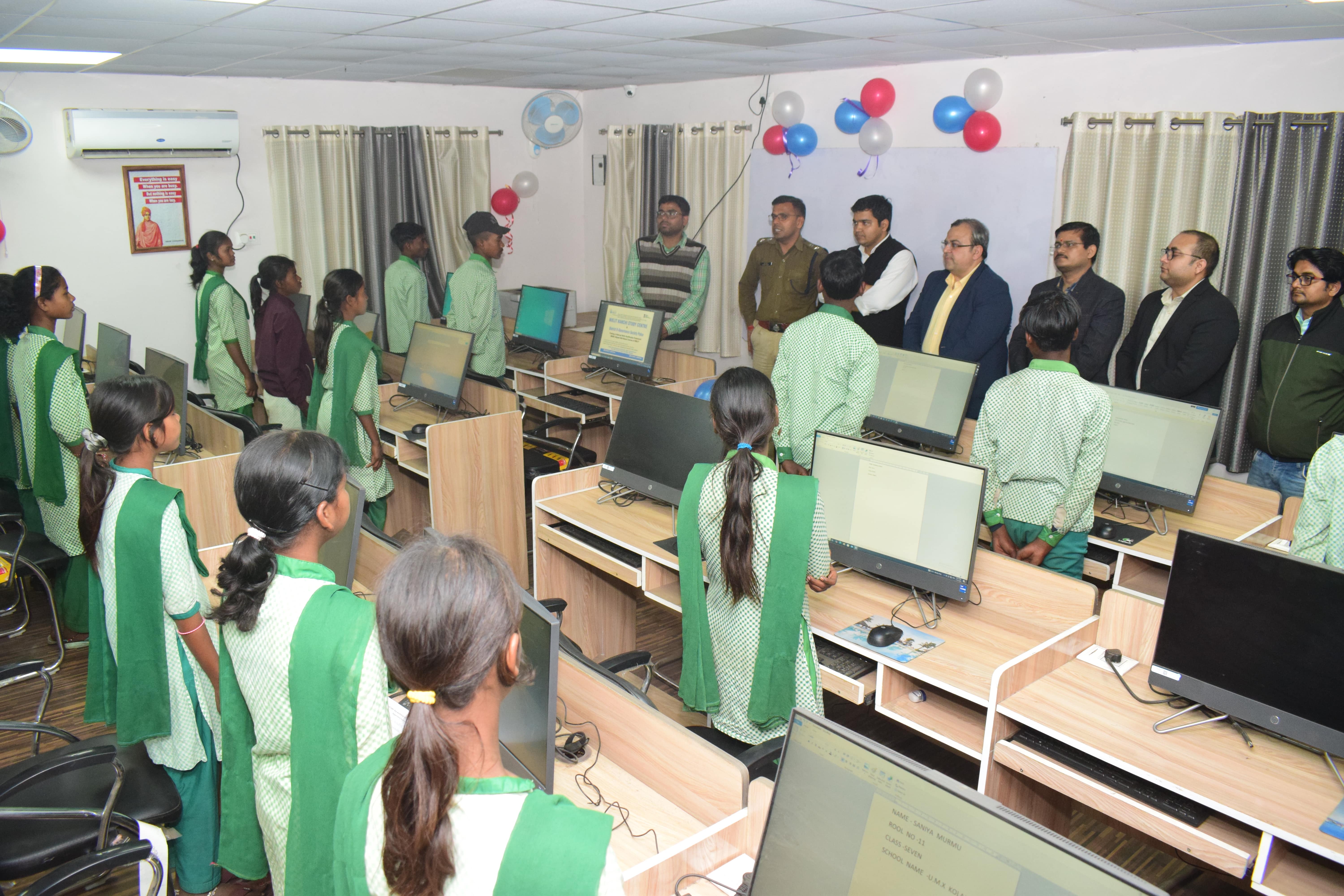COMPUTER TRAINING WITH NIELIT 