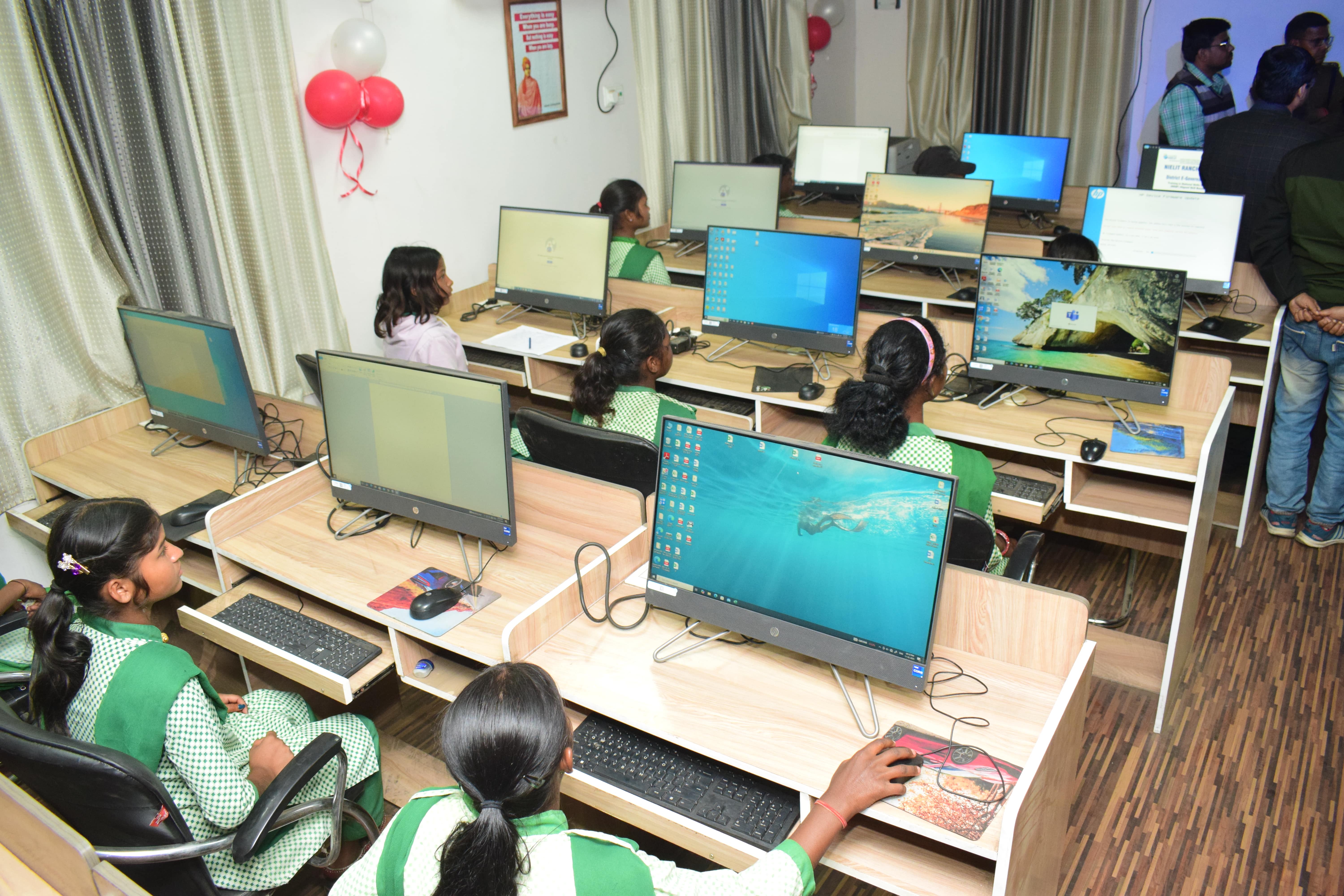 COMPUTER TRAINING WITH NIELIT 